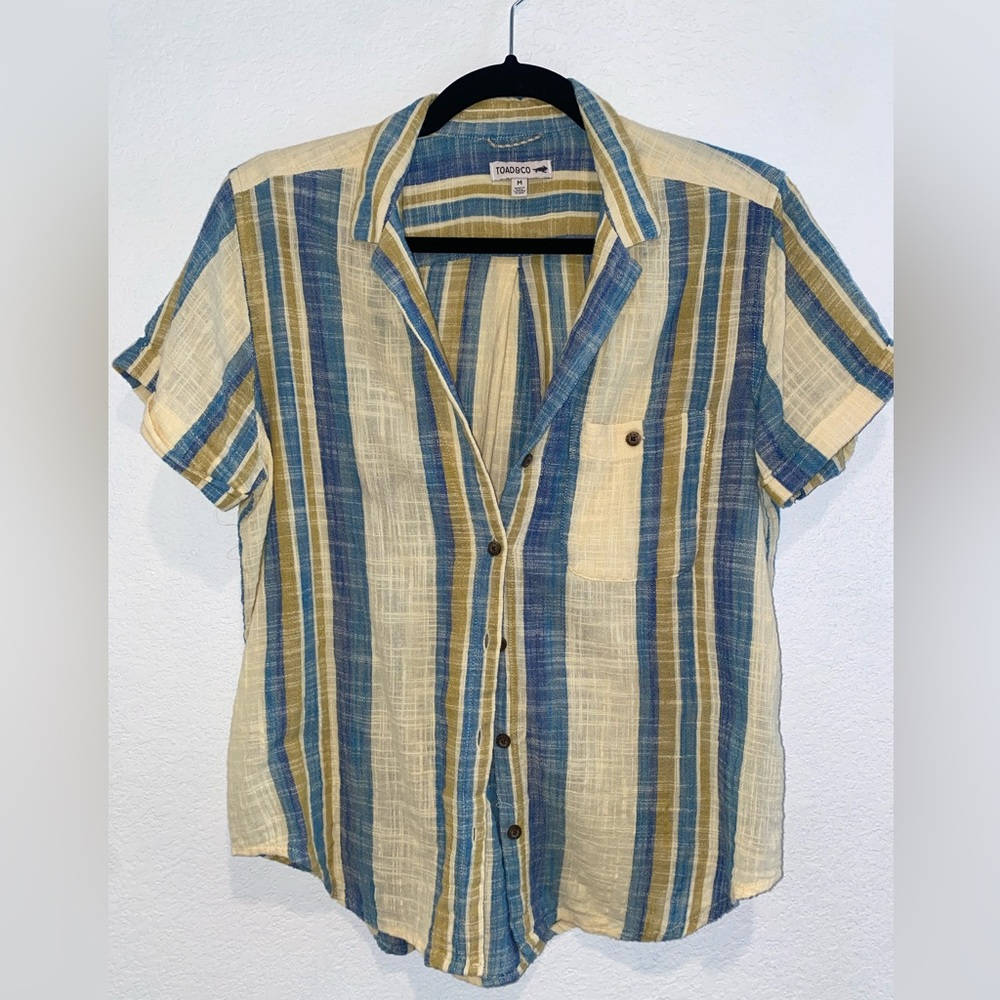 Toad&Co Blue and Tan Barley Striped Camp Cove Short Sleeve Shirt
